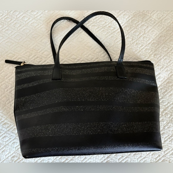 Kate Spade ♠️ handbag Black. Handles worn. Otherwise great condition. - Picture 5 of 6